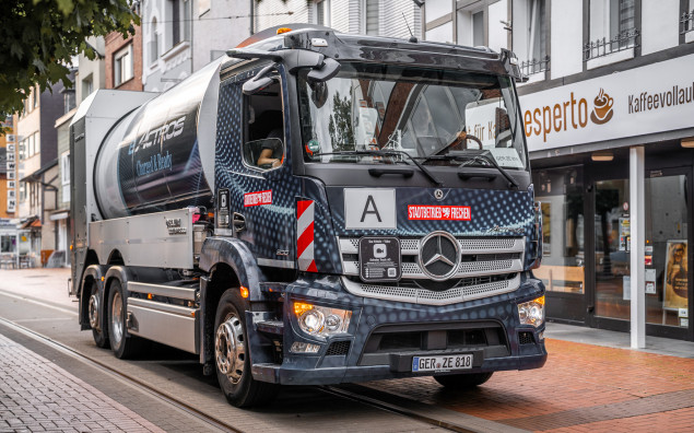 Stadtbetrieb Frechen testet vollelektrischen LKW von Mercedes-Benz